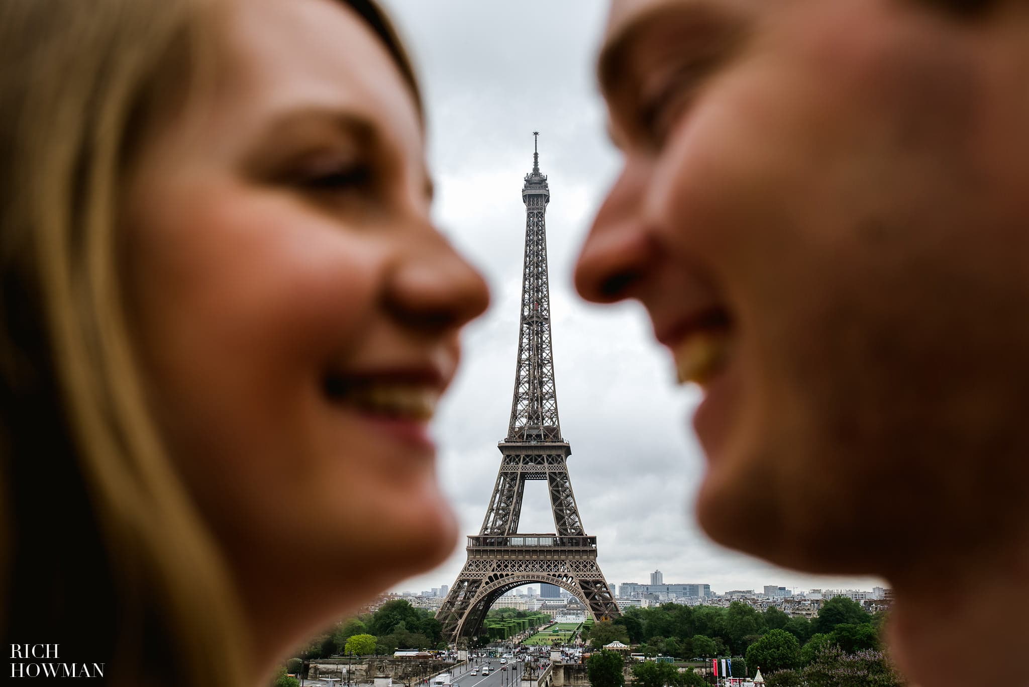 Eiffel Tower engagment photo shoot